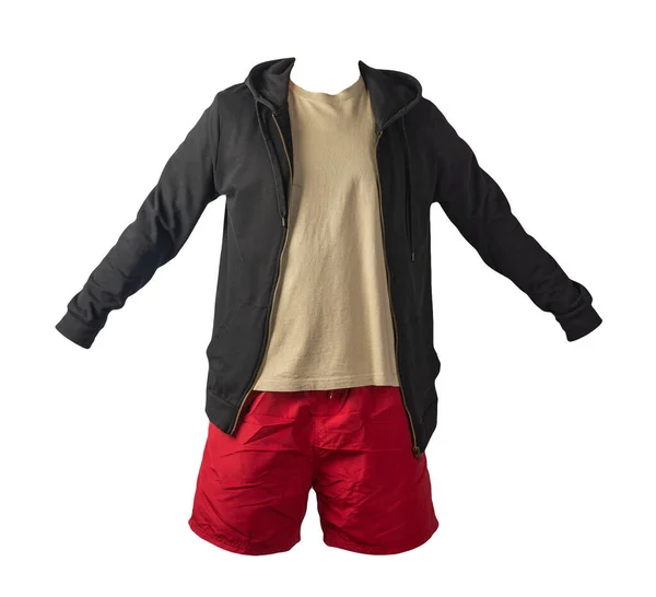 鉄ジッパーパーカー ベージュのTシャツと白の背景に隔離された赤のスポーツショートパンツと黒のスウェットシャツ カジュアルスポーツウェア — ストック写真