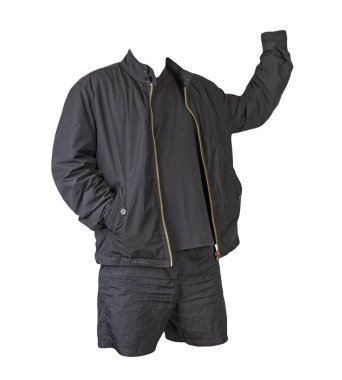 Siyah erkek ceketi, siyah tişört ve beyaz arka planda izole edilmiş siyah şort. modaya uygun günlük kıyafetler.