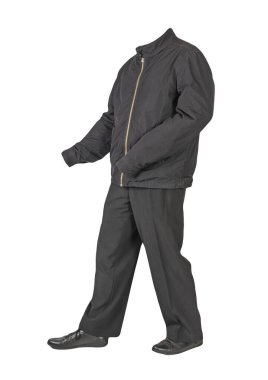 Siyah ceket, siyah pantolon ve beyaz arka planda izole edilmiş siyah deri ayakkabılar. Erkek sonbahar kıyafetleri.