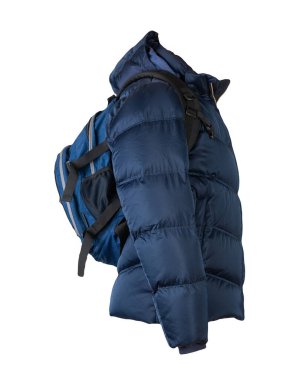 Mavi sırt çantalı, koyu mavi ceketli ve beyaz kapüşonlu. Bir sırt çantası ve ceketin arka planı