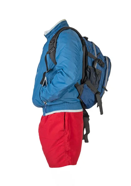 Blauer Rucksack Rote Shorts Rote Sommer Windjacke Auf Weißem Hintergrund — Stockfoto