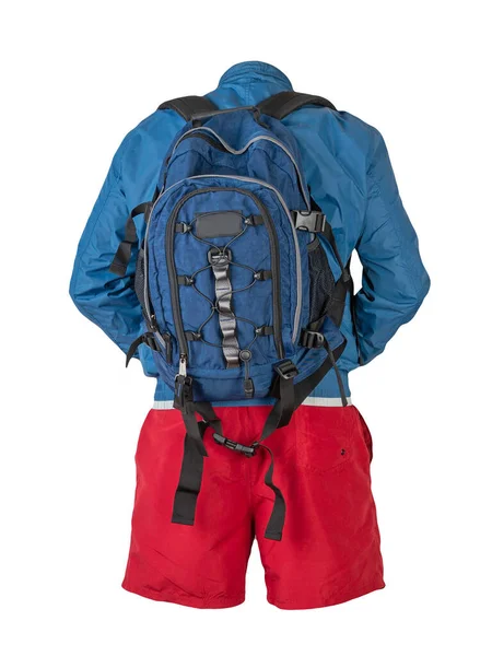 Blauer Rucksack Rote Shorts Rote Sommer Windjacke Auf Weißem Hintergrund — Stockfoto