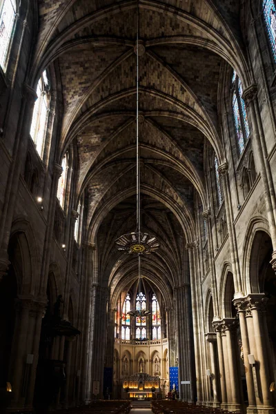 法国波尔多圣路易斯大教堂的内殿 — 图库照片