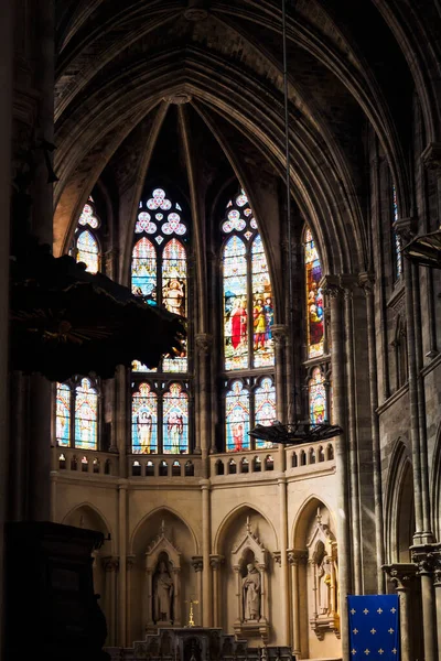 法国波尔多圣路易斯大教堂的内部祭坛 — 图库照片