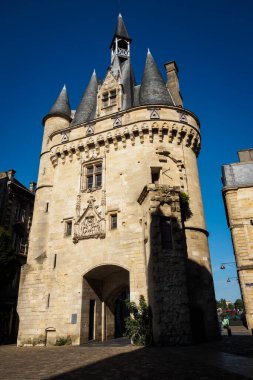 Şehrin gölgesi Bordeaux, Fransa 'da büyük çanda