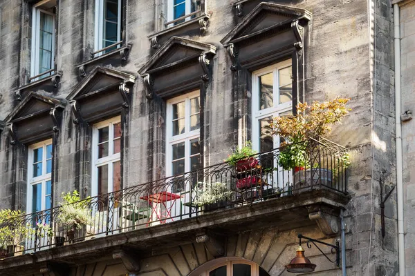 Balkon Van Traditionele Bordeaux Gebouwen Frankrijk — Stockfoto