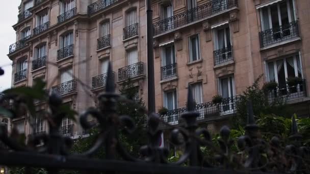 Paris Fransa Daki Eyfel Kulesi Bölgesinde Güzel Bir Bina — Stok video