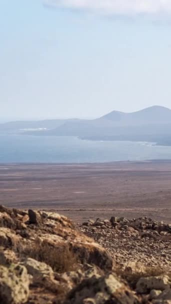 Kanarya Adası Ndaki Lanzarote Volkanik Kıyısında Dikey Manzara — Stok video