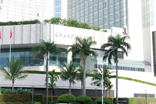 Şehrin modern binası