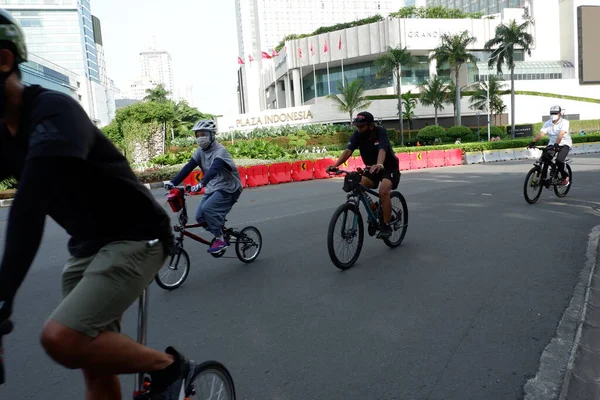 tel aviv avrael israel 23 Şubat 2019 Öğleden sonra limasol sokaklarında yürüyen bilinmeyen insanların görüntüsü