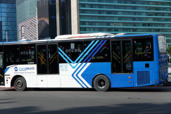 Şehrin modern otobüsü