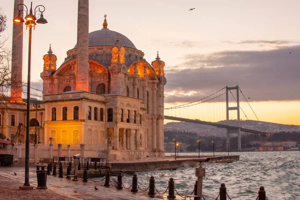 Schöne Landschaft Istanbuls Sonnenaufgang Der Nähe Der Bosporus Brücke Auch — Stockfoto