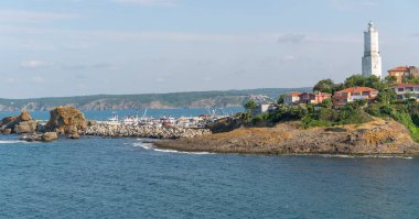 Sariyer, İstanbul, Türkiye 'deki Rumeli Deniz feneri, Boğaz ve Karadeniz' in panoramik manzarası.