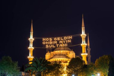 Mavi Cami 'nin mahyasına (Türkçe: Sultanahmet camii) asılan İslami mesaj: 