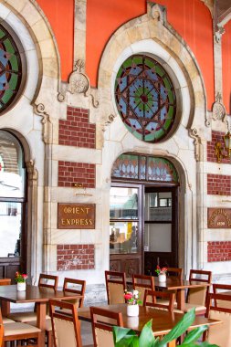 ISTANBUL, TURKEY - 26 Nisan 2019: Sirkeci tren istasyonu Doğu Ekspresi 'nin son durağıdır. Doğu Ekspres İstasyonu İşareti.