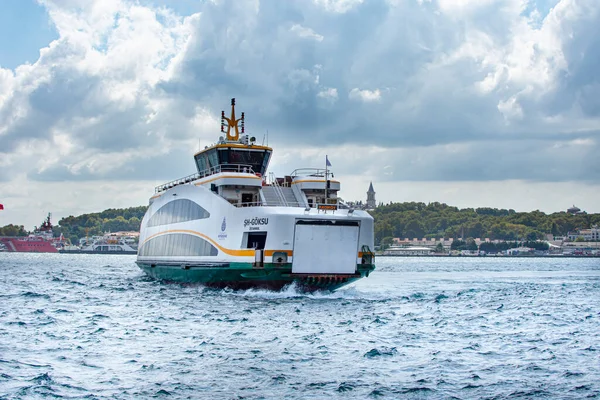 Istanbul Turquia Setembro 2019 Barco Vapor Balsa Transporta Passageiros Bósforo — Fotografia de Stock