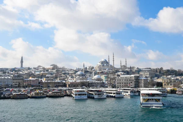 Станбул Турция Января 2022 Года Отантические Лодки Пирсе Эминону Которые — стоковое фото