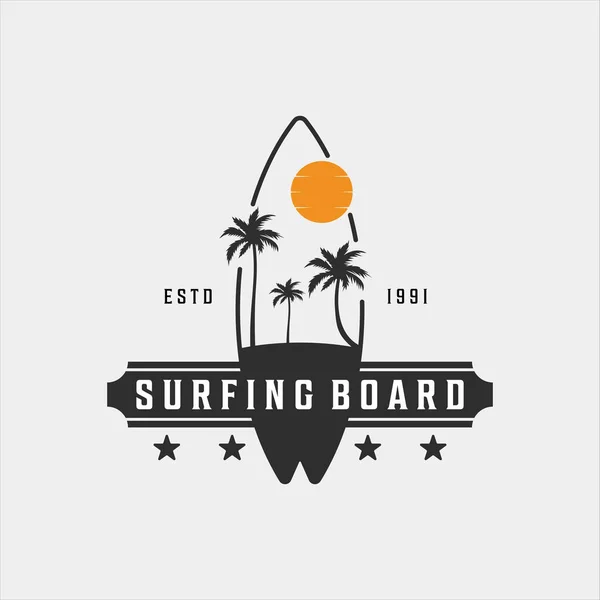 Plaj logosu klasik vektör illüstrasyon şablonu ikon tasarımı sörfü. cennet sembolü günbatımı ile retro