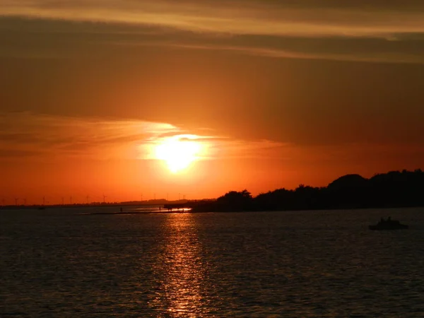 Hermosa Puesta Sol Mar Báltico Paseo Largo Orilla Del Mar — Foto de Stock