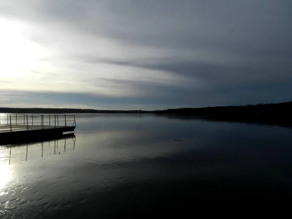 Hermosa Puesta Sol Lago Paseo Nocturno Por Orilla Del Lago — Foto de Stock