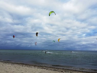 Baltık Denizi kıyısı. Gdynia. Güzel deniz manzarası. Yaz tatili.