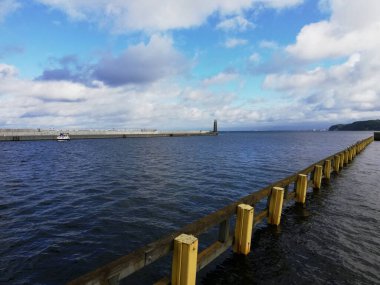 Baltık Denizi kıyısı. Gdynia. Güzel deniz manzarası. Yaz tatili.