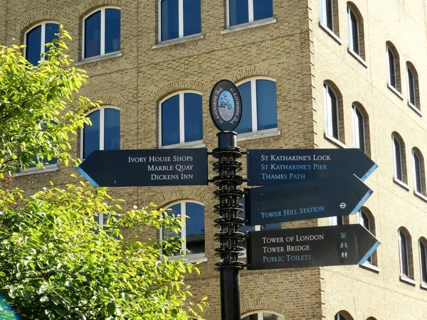 Signpost City Center London High Streets — стоковое фото