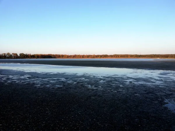 Duże Jezioro Parku Piękne Niezamieszkałe Tereny Cisza Spokój — Zdjęcie stockowe