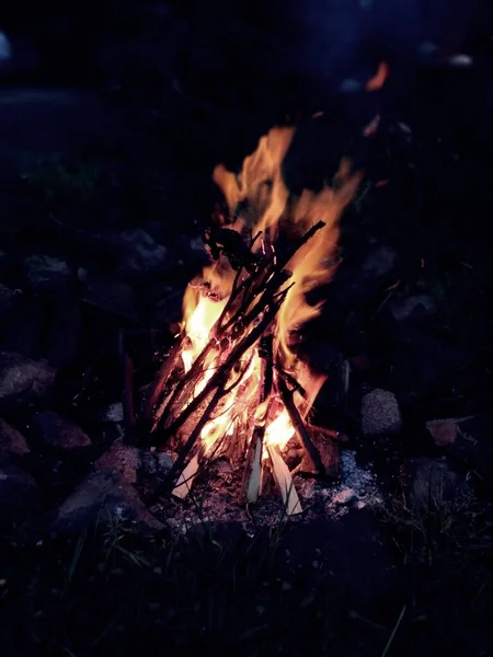 Feu Les Flammes Illuminent Les Ténèbres Chaleur Isky Dessus Feu — Photo