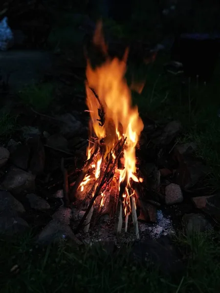 Feu Les Flammes Illuminent Les Ténèbres Chaleur Isky Dessus Feu — Photo