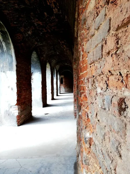 Polonya 'da ortaçağ kast sınıfı. İşine bak. Muhteşem harabeler. Duvar kâğıdı için mükemmel.
