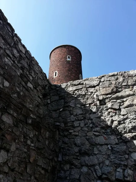 Polonya 'da ortaçağ kast sınıfı. Chciny. Muhteşem harabeler. Duvar kâğıdı için mükemmel.