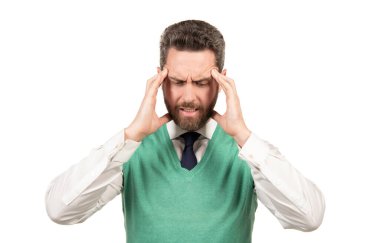 İş dünyasındaki stresli işadamının baş ağrısı beyaz arka planda izole edilmiş, acı