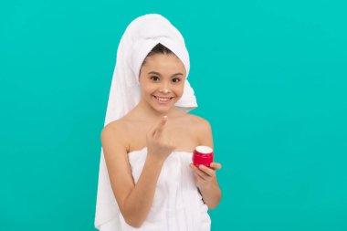 Cilt güzelliği. Güzellik kozmetiği. Temizleme fırçası. başvuruyorum. Kozmetik ürün sunumu