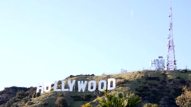 Zpomalení hollywoodské značky na kopcích Los Angeles v Kalifornii, nápis Hollywood — Stock video