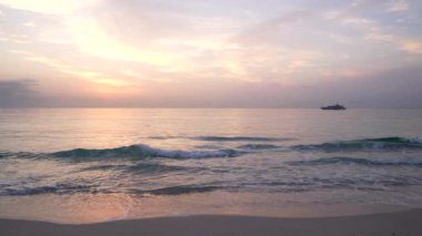 Güzel manzaralı deniz alacakaranlığı, gemi, gökyüzü arkaplanı