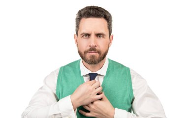 Resmi iş adamı beyazdan soyutlanmış. Kendine güvenen ve bıyıklı yakışıklı bir adam..