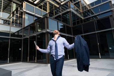 İş adamı depresyonda ağlıyor iş sorunları, depresyon