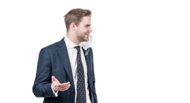 Mutlu profesyonel iş adamı gülümsemesi, maskesini çıkardı, covid 19