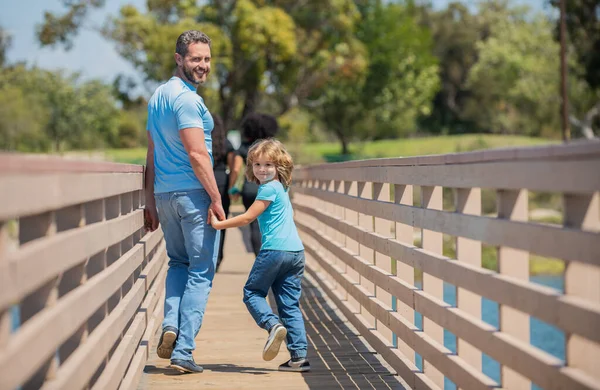 Happy dad having fun with his son walking outdoor, parenthood — Stock Photo, Image