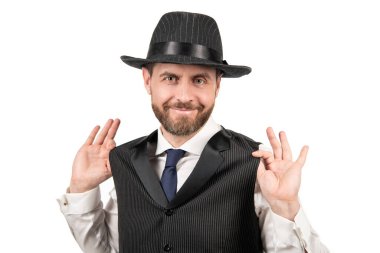 Şapkalı komik yakışıklı adam. Erkek modası. Erkek güzelliği. Gri renkli beyefendi portresi..