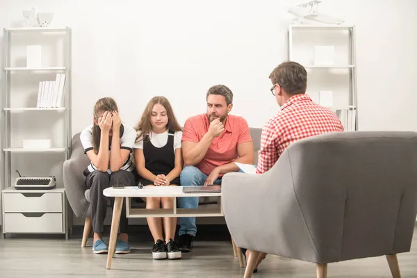psychologist give family therapy for dad mom and daughter girl, relationship
