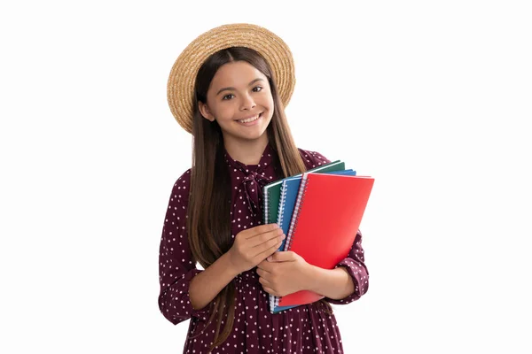 Boldog tini lány jegyzetfüzettel. Vissza az iskolába. gyermek szalmakalapot kész tanulni. — Stock Fotó