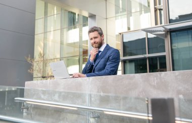 Müdür bey. Çevik iş. profesyonel ağ yöneticisiName.
