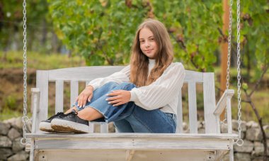 çocukluk mutluluğu. Park yerinde rahatla. Yaz etkinliği. pozitif duygular.