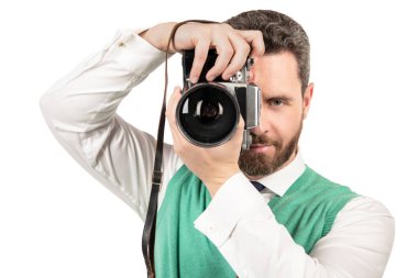 Fotoğraf çekiyordum. Erkek fotoğrafçı. İş adamı fotoğrafı. Adam fotoğraf makinesini tutuyor. Amatör ve profesyonel fotoğrafçılık. Çekimler beyaza izole edildi. photoshoot.