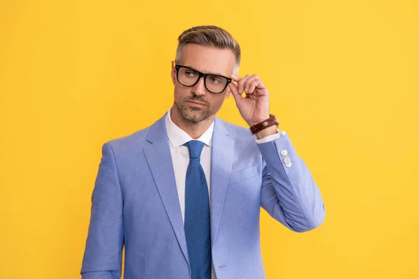 Guy look like nerd. smart and confident businessman in suit. male fashion accessory. — Stock Photo, Image