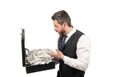 Maddi destek. Yatırım. Para çantasıyla sürpriz iş adamı. Yatırımcı dolarları tutar