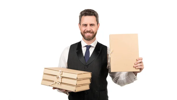 Homme d'affaires souriant tenir tas de dossiers isolés sur blanc, espace de copie, travail — Photo