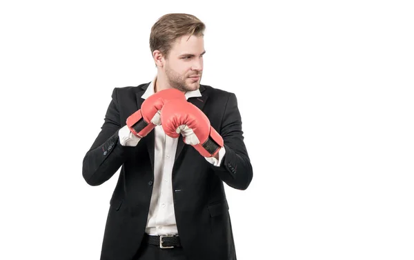 Prepárate para luchar. Hombre profesional en posición de lucha. Lucha empresarial — Foto de Stock